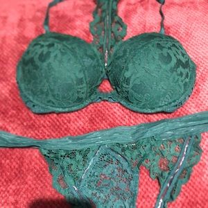 VICTORIAS SECRET PUSH UP BRA AND PANTY SET